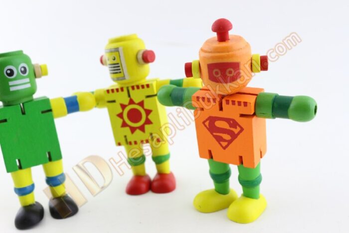 Ahşap oyuncak robot